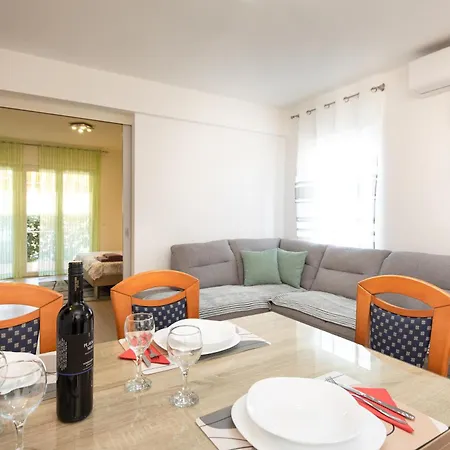 Peric 2 Sa Bazenom Apartmán